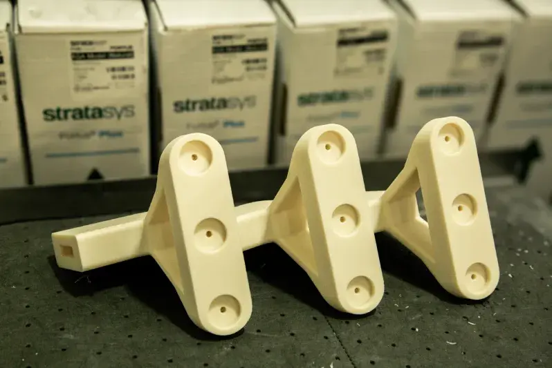 3D nyomtatott gyártási segédeszközök a GM-nél.